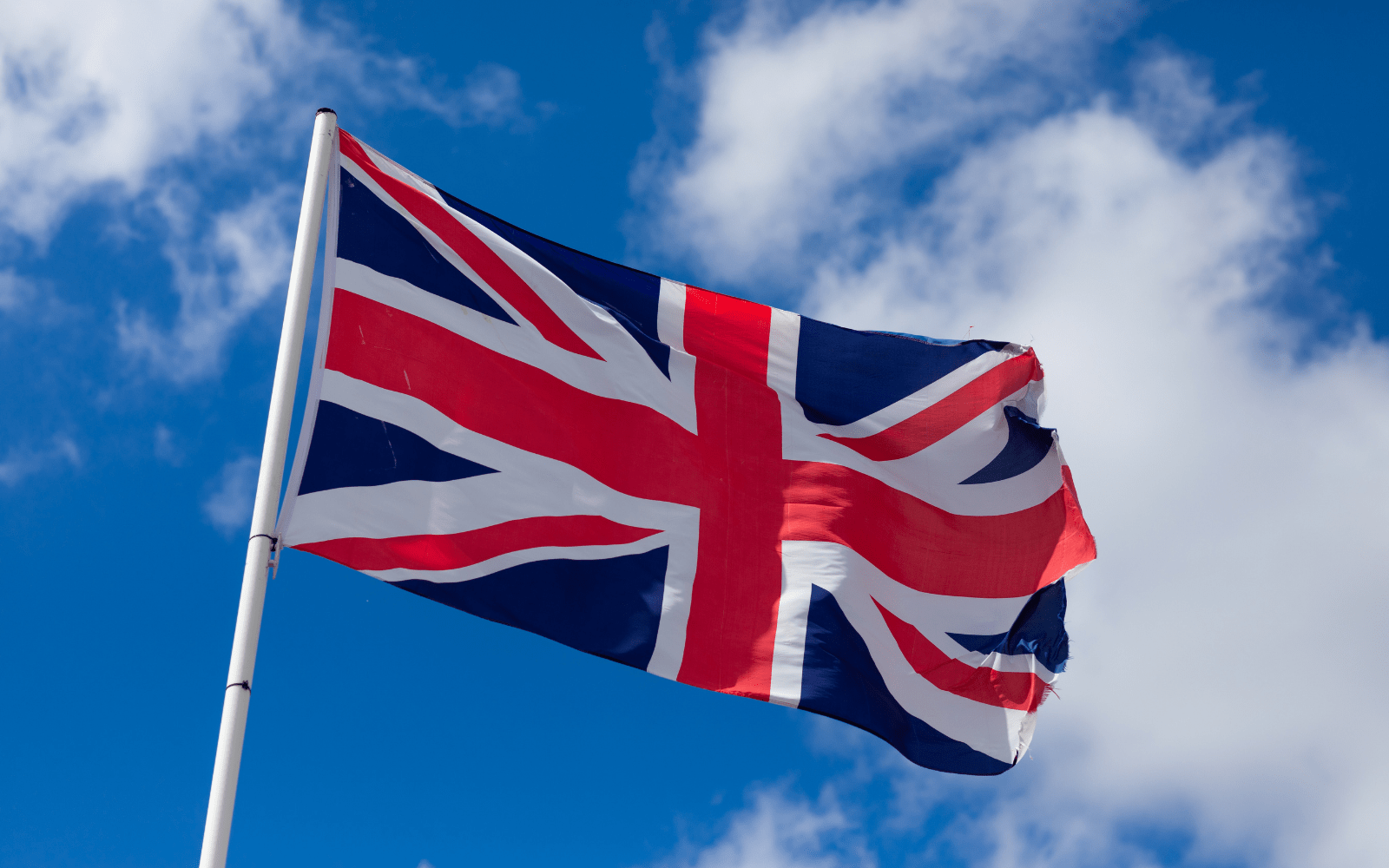 UK Plans 15% Government Cost Cut Amid Fiscal Strains