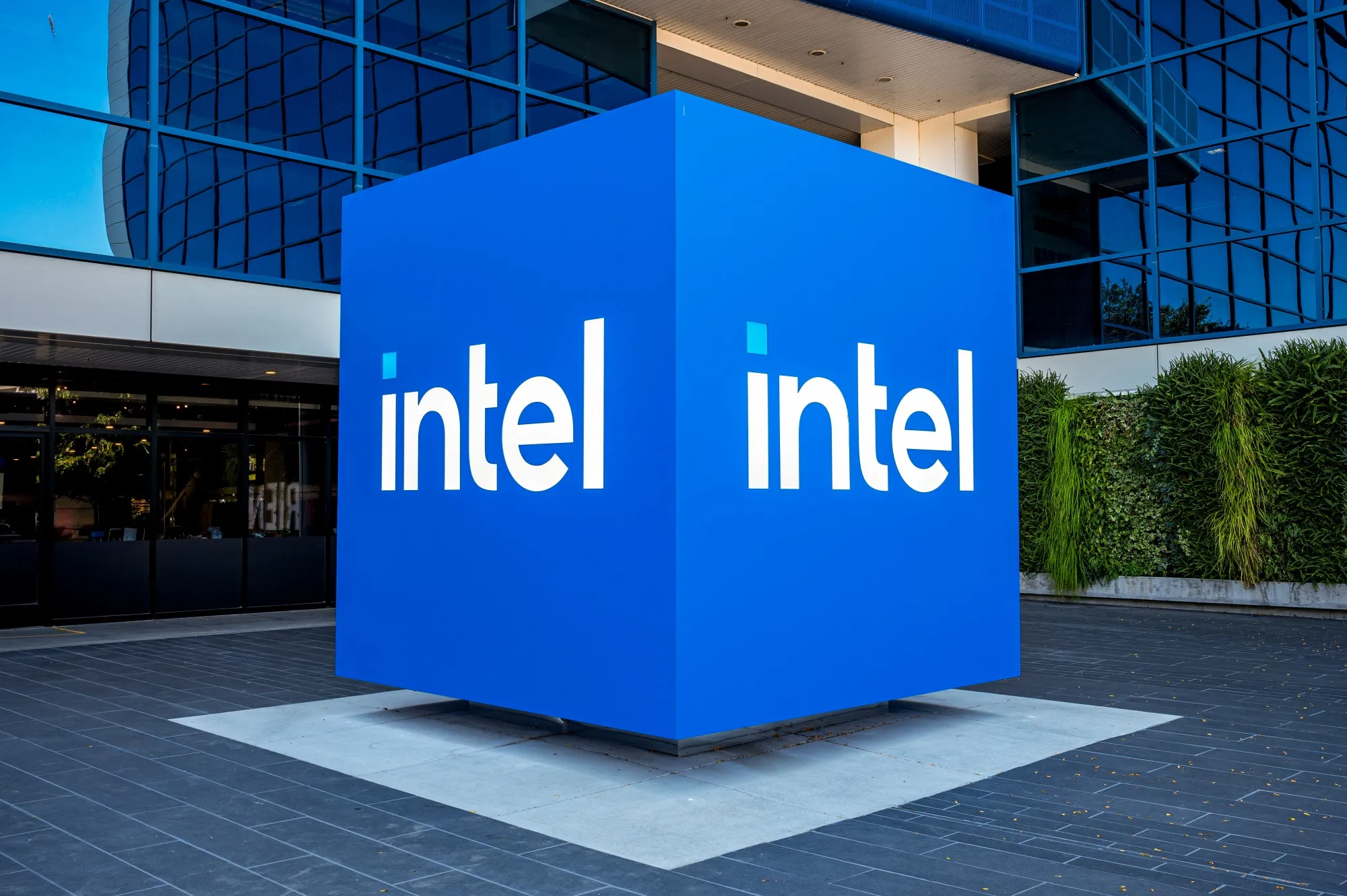 Intel to Lay Off Over 21,000 Employees This Week