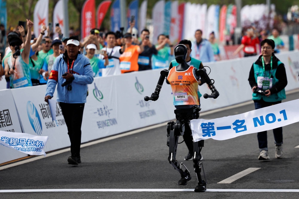 China’s Humanoid Robots Take to the Streets in Historic Half-Marathon