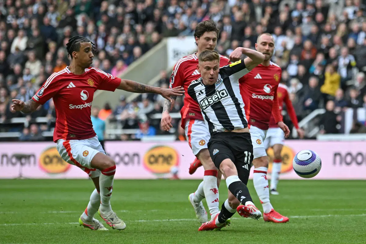 Barnes Brace Powers Newcastle to 4-1 Win Over Man United