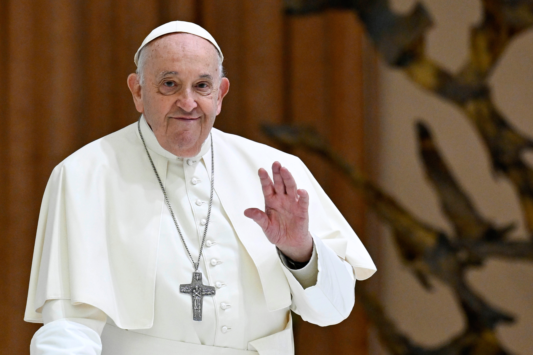 pope francis waving