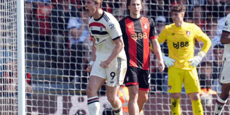 Hojlund's Last-Gasp Strike Rescues United Against Ten-Man Bournemouth