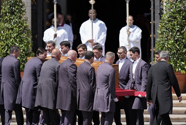 coffin arrived santa maria ItalyVaticanReligionPopeFuneral 3