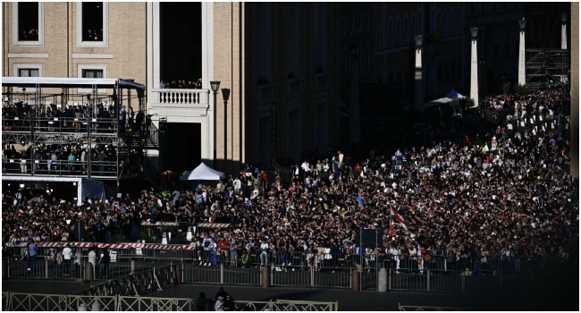 Faithful react pope conclave