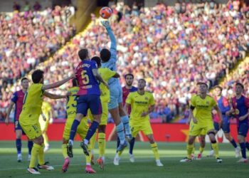 Photo of Villarreal and Barcelona players
