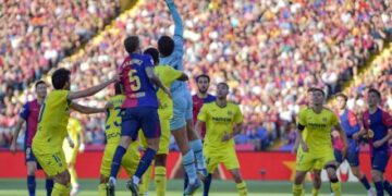 Photo of Villarreal and Barcelona players