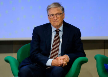 Bill Gates Champions AI as a Game-Changer for Health, Education, and Agriculture.