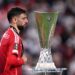 Photo of Bruno Fernandes and Europa League trophy
