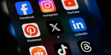 India Restricts Access To Social Media For Pakistani Celebrities