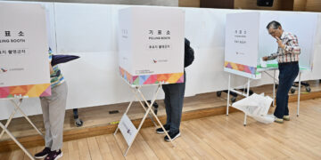 South Koreans Voters
