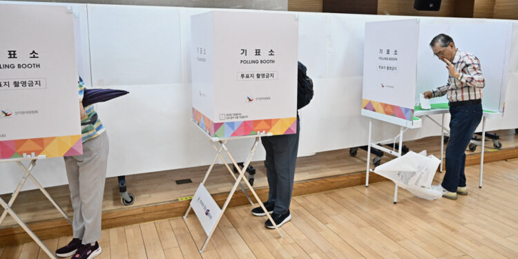 South Koreans Voters