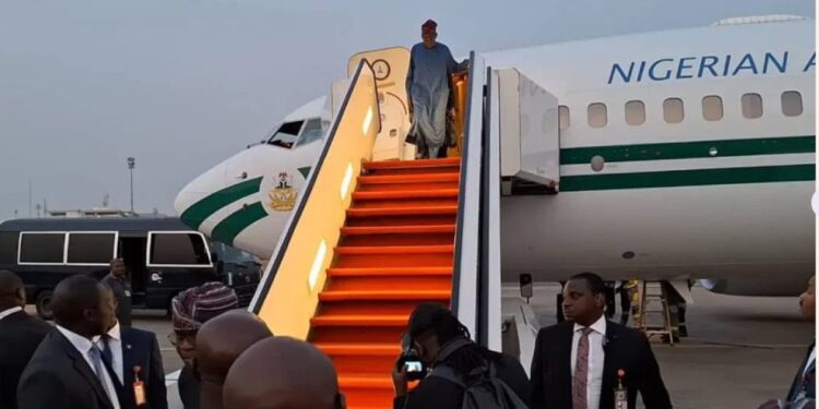 Tinubu Arrives in the presidential jet