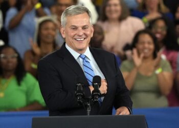 Photo of US Governor Josh Stein