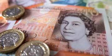Pound Strengthens as Bank of England Maintains 4.25% Interest Rate bank