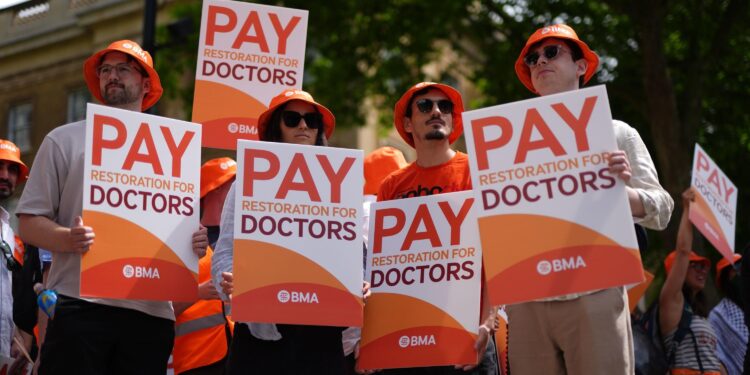 UK Junior Doctors Begin Five-Day Strike