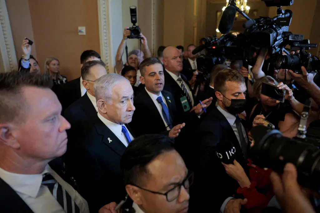 Israel and Syria leaders agreeing to a ceasefire