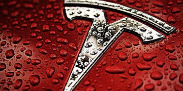 Tesla Stock Drops 3% as Musk's Political Party Plans Rattle Investors tesla