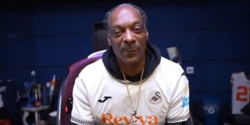 Snoop Dogg Becomes Co-Owner of Swansea City in Surprise Football Crossover Photo of Snoop Dogg