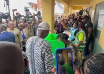 Photo of Sanwo-Olu Casting his Vote in Lagos Local Government Elections