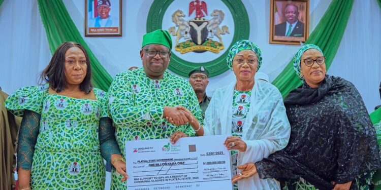 Photo of Oluremi Tinubu and Governor Caleb Mutfwuang