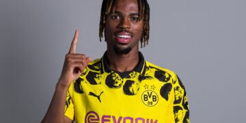 Borussia Dortmund Secure Carney Chukwuemeka from Chelsea in €25m Deal Photo of Carney Chukwuemeka