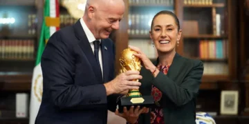 FIFA President Infantino and Mexican President Sheinbaum
