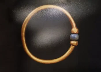 Photo of an Ancient Bracelet Stolen from Egyptian Museum