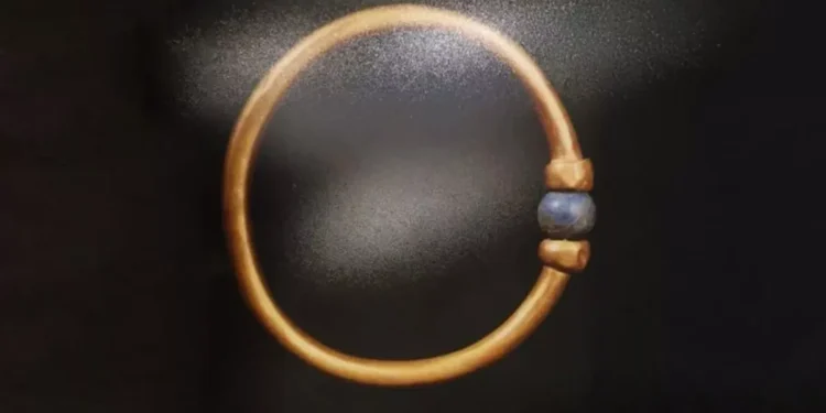 Photo of an Ancient Bracelet Stolen from Egyptian Museum