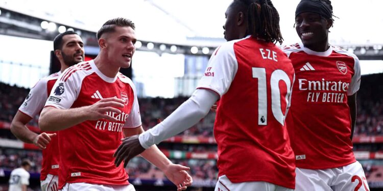 Arsenal Players Celebrating a Goal