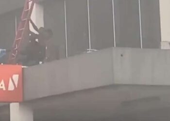 Fire at Afriland Tower in Lagos Island