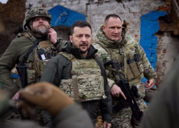 Zelensky at war front