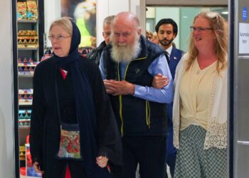 Photo of Barbie Reynolds, 76, and husband Peter Reynolds