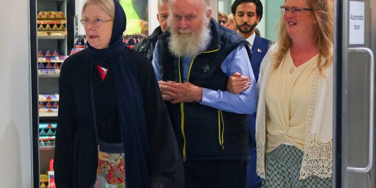 Photo of Barbie Reynolds, 76, and husband Peter Reynolds