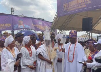 Gov Makinde Presents Staff of Office to Oba Rasidi Ladoja as 44th Olubadan of Ibadanland Gov Makinde Presents Staff of Office to Oba Rasidi Ladoja.