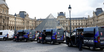 Five Arrested In $102m Louvre Museum Heist Photo of louvre museum