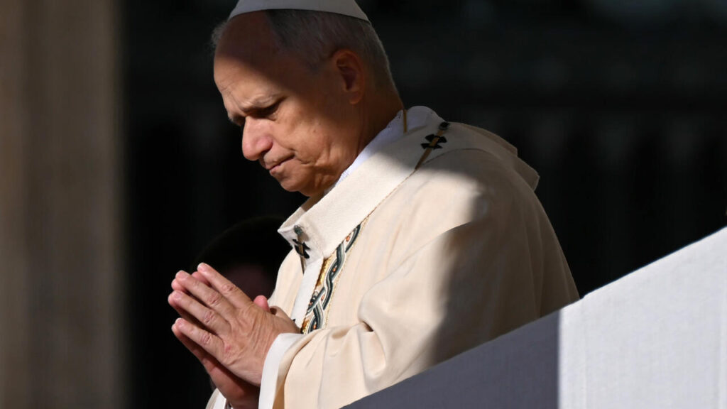 Pope Leo XIV Praying
