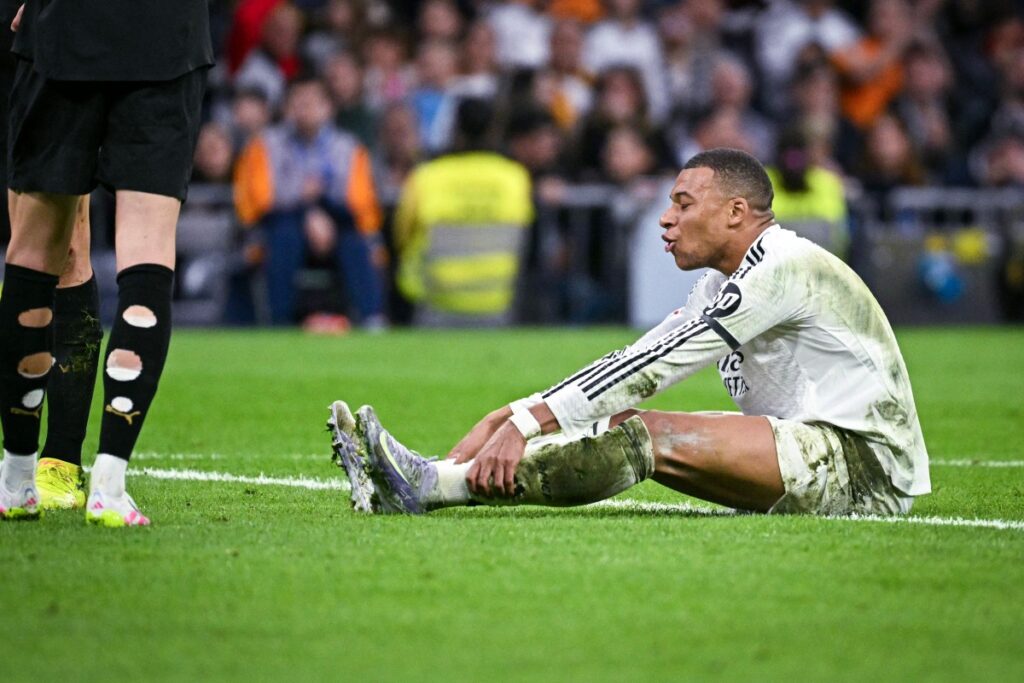 Injured Kylian Mbappe