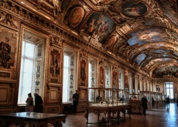 Photo of the Louvre Museum