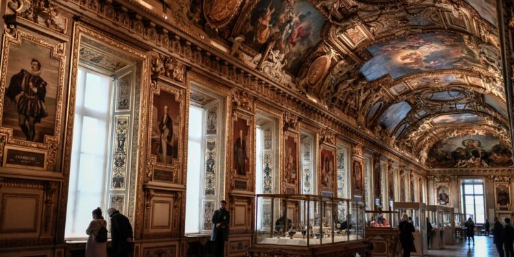 Photo of the Louvre Museum