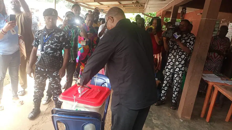 Photo of Peter Obi voting and talking to the press at Polling Unit 019, Umudim Akasi, Agulu, Anaocha LGA.