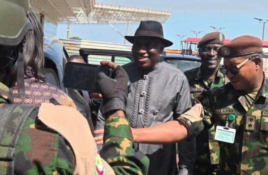 Goodluck Jonathan Speaking to Journalists