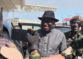 Goodluck Jonathan Returns To Nigeria