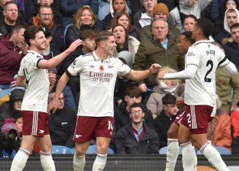 Arsenal Extend Premier League Lead as Manchester United Stumble Against Nottingham Forest