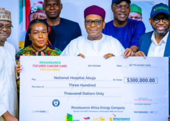 L-R: Prof. Muhammad Raji Mahmud (CMD, National Hospital), Nkechi Anaedobe (Executive Director, Business Services, NUIMS), Prof. Muhammad Ali Pate (Coordinating Minister of Health and Social Welfare) and Tony Attah (Managing Director/ Chief Executive Officer, Renaissance Africa Energy Company) during NNPC/Renaissance JV $300,000 donation to National Hospital on Tuesday, in Abuja.