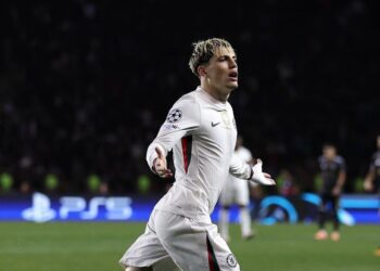 Photo of Garnacho celebrating a goal