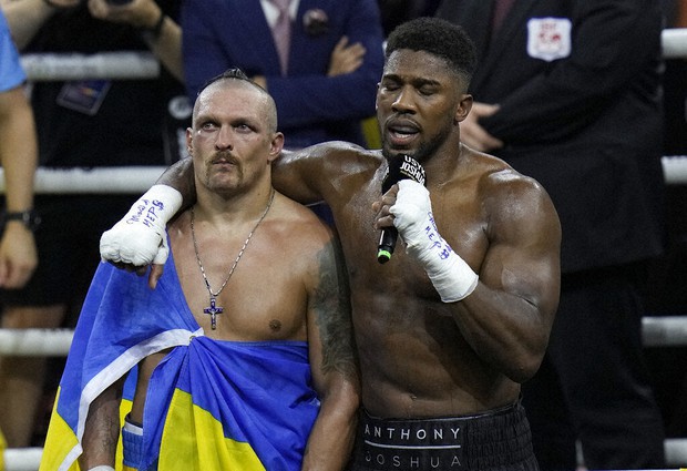 Photo of Oleksandr Usyk and Anthony Joshua