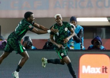 Victor Osimhen celebrates his goal