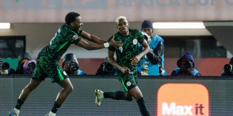 Victor Osimhen celebrates his goal
