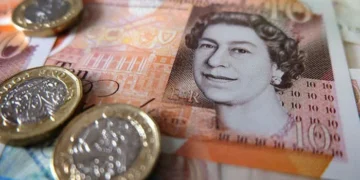 Pound Holds Near Three-Month High as BoE Signals Slower Rate Cuts pound