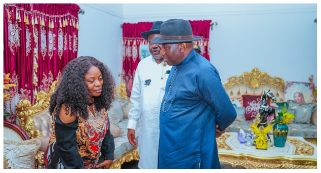 Former President Goodluck Jonathan signs a condolence register in honour of the late Bayelsa State Deputy Governor, Senator Lawrence Ewhrudjakpo.
